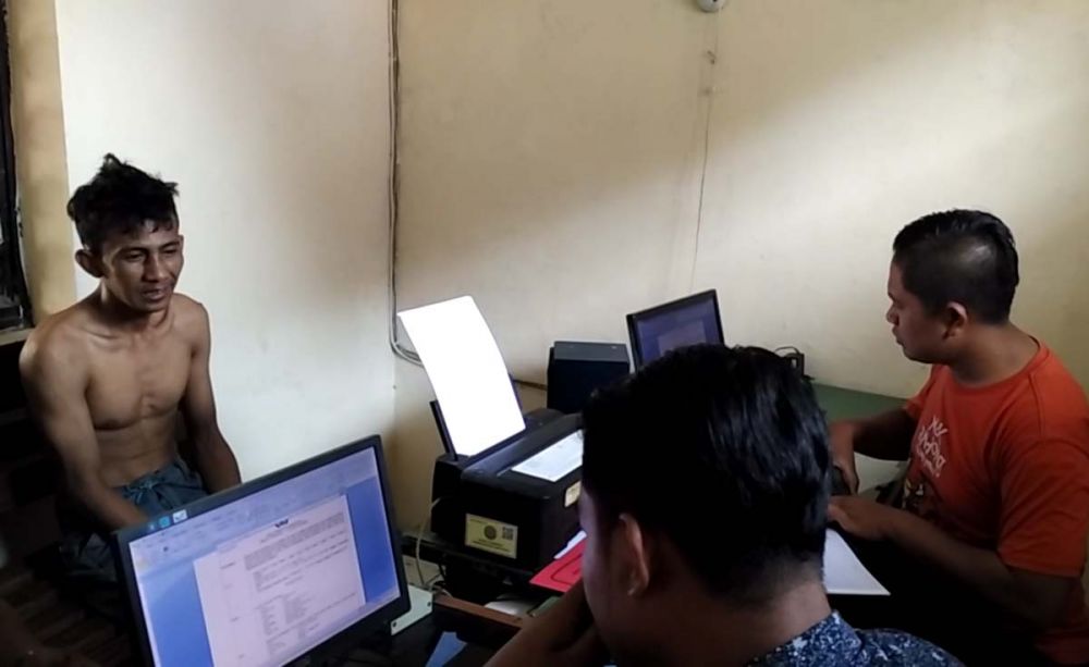 Maling motor yang dihajar warga diamankan dan diperiksa di Mapolsek Wonorejo, Pasuruan