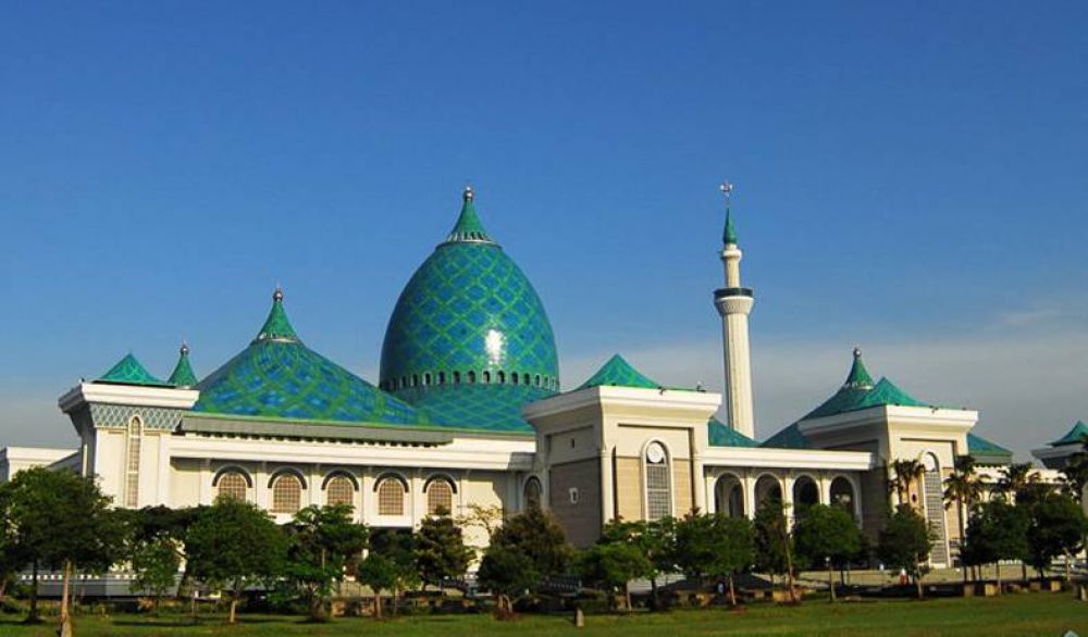 Masjid Agung Surabaya/ sumber wikipedia