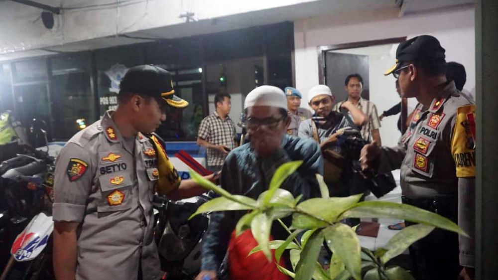10 Orang Diduga Massa People Power Dihentikan di Mojokerto