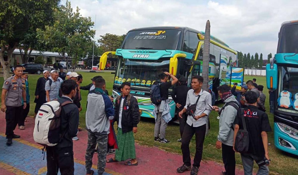 Massa yang diamankan di Madiun dipulangkan ke Surabaya