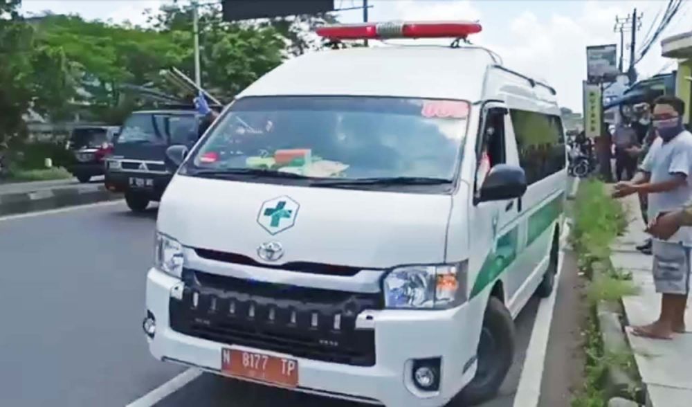 Mayat pria misterius dievakuasi ke RSUD Bangil, Pasuruan