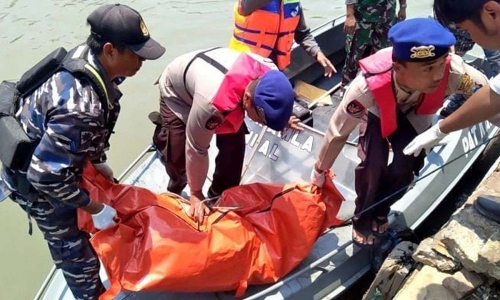 Mayat perempuan diduga korban pembunuhan ditemukan di Perairan Pasuruan