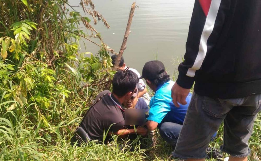 Berbekal Petunjuk Sandal, Perempuan Tenggelam di Waduk Unesa Ditemukan