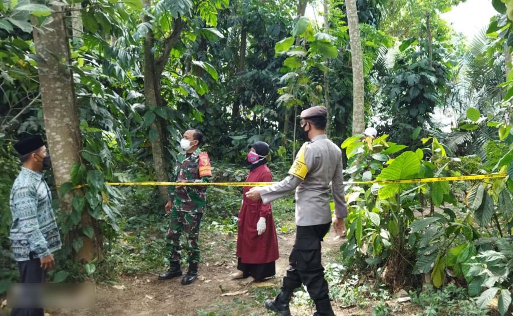 Lokasi pria gantung diri yang ditemukan dekat karung berisi mayat wanita di Blitar
