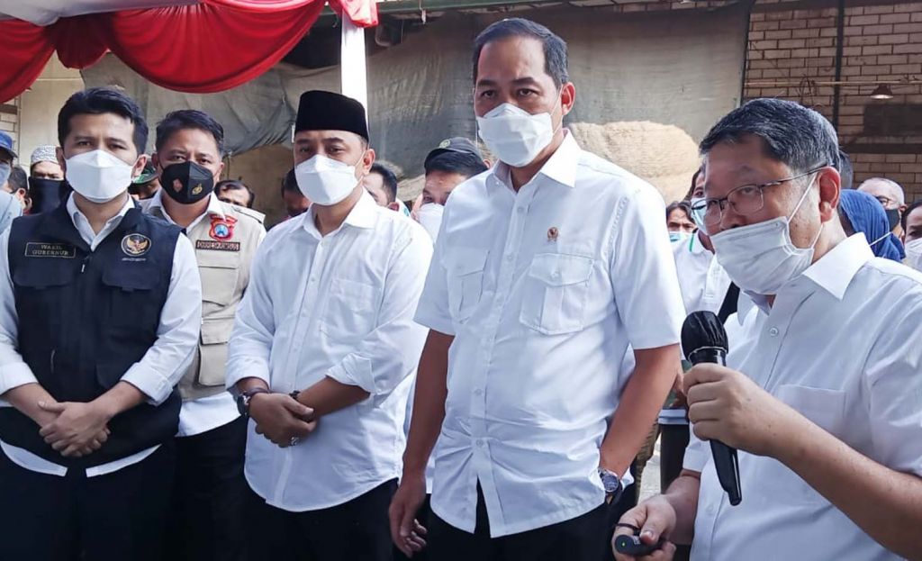 Mendag Lutfi didampingi Wagub Jatim Emil Dardak, Wali Kota Surabaya Eri Cahyadi dan Direktur Paskomnas Hartono Wignjopranoto di PIOS, Selasa (20/4/2021)