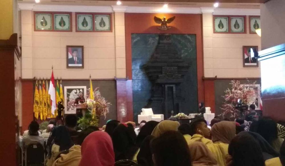 Mendagri Tjahjo Kumolo saat memberikan kuliah umum di depan para mahasiswa di Kampus Universitas Wijaya Kusuma Surabaya
