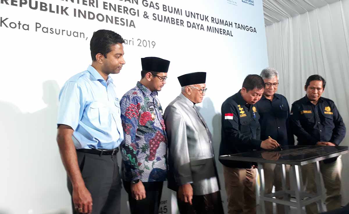 Menteri ESDM Ignasius Jonan meresmikan jaringan gas bumi di Kota Pasuruan