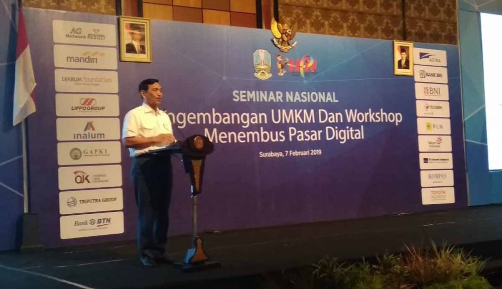 Menko Maritim Luhut Binsar Panjaitan dalam seminar  'Pengembangan UMKM dan Workshop Menembus Pasar Digital' di Surabaya