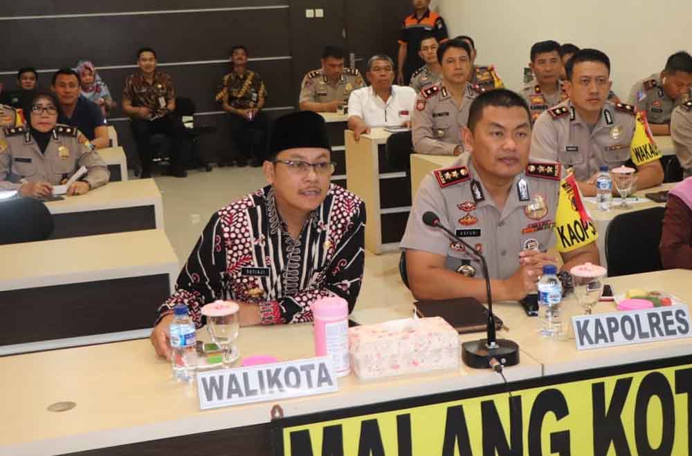 Video converence dengan Kemensos di ruang Polres Malang Kota