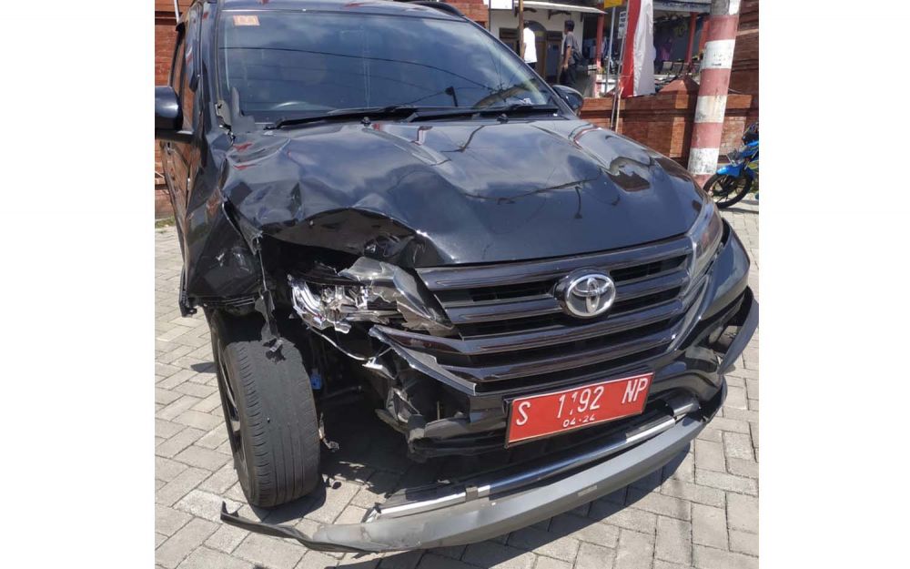 Pengemudi Mobil Pelat Merah Penabrak Motor di Mojokerto Masih Saksi