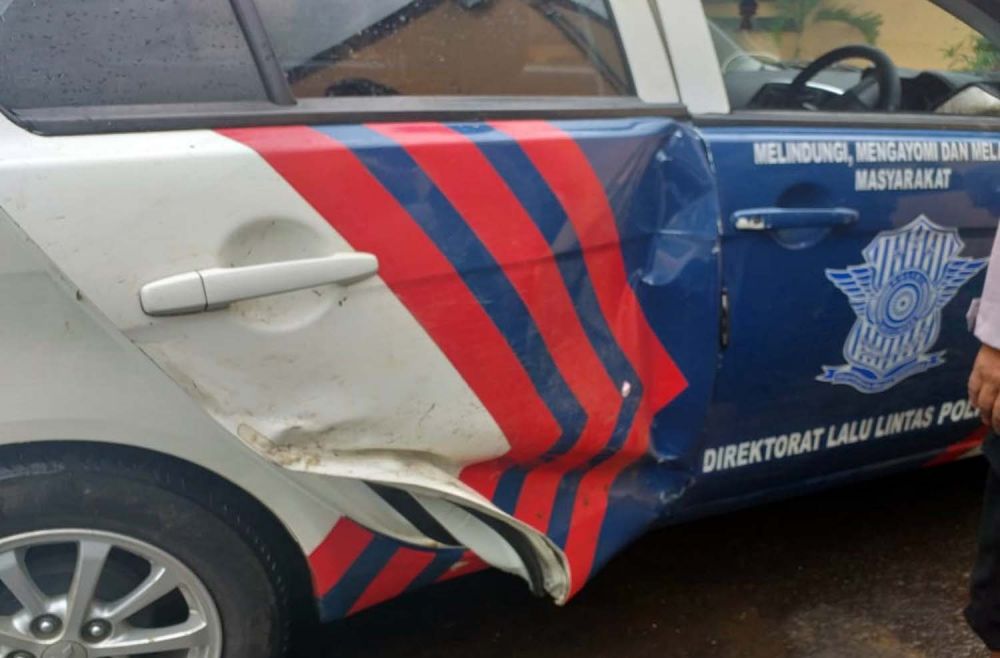 Hadang Mobil Pembawa Sabu, Kendaraan Dinas PJR Polda Jatim Ditabrak