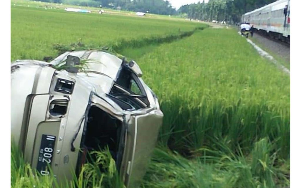 Mobil Tersambar Kereta Api di Malang, Satu Orang Tewas