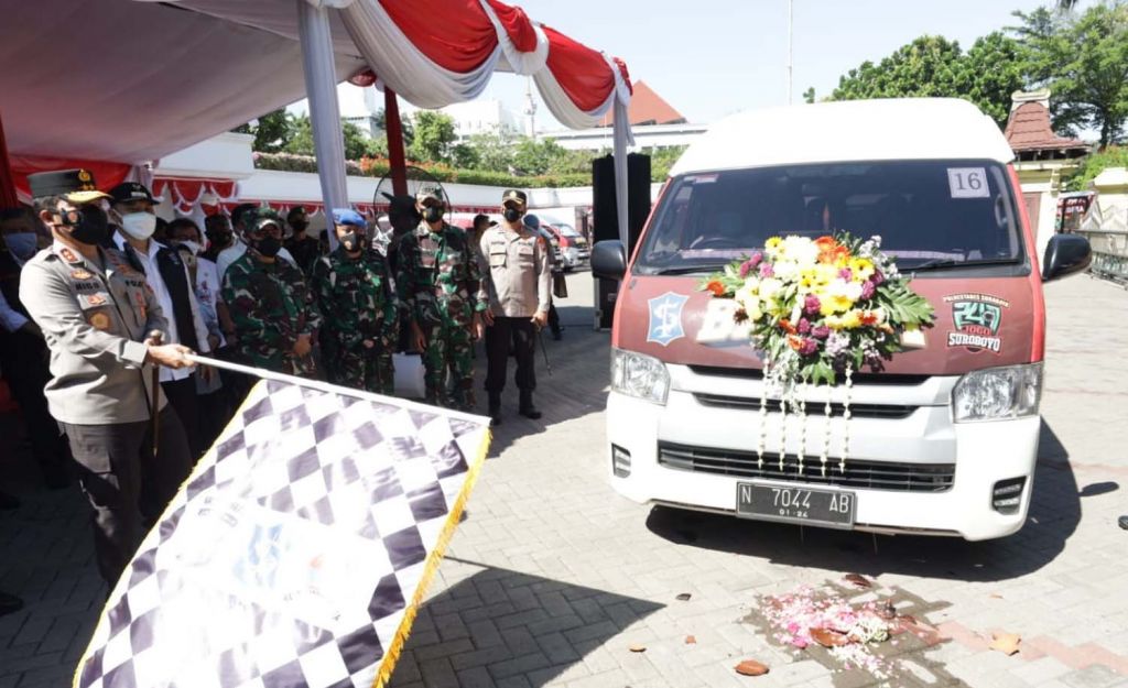 Kapolda Jatim, Irjen Pol Nico Afinta meluncurkan mobil respon cepat Vaksin Merdeka Surabaya