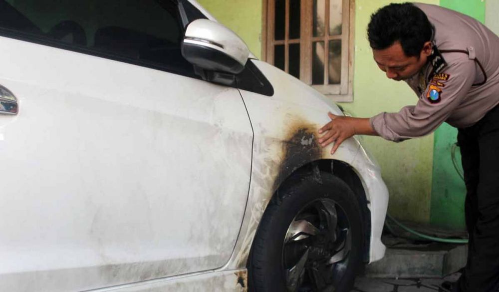 Mobil milik juragan telur di Jombang yang terbakar akibat dilempar bom molotov