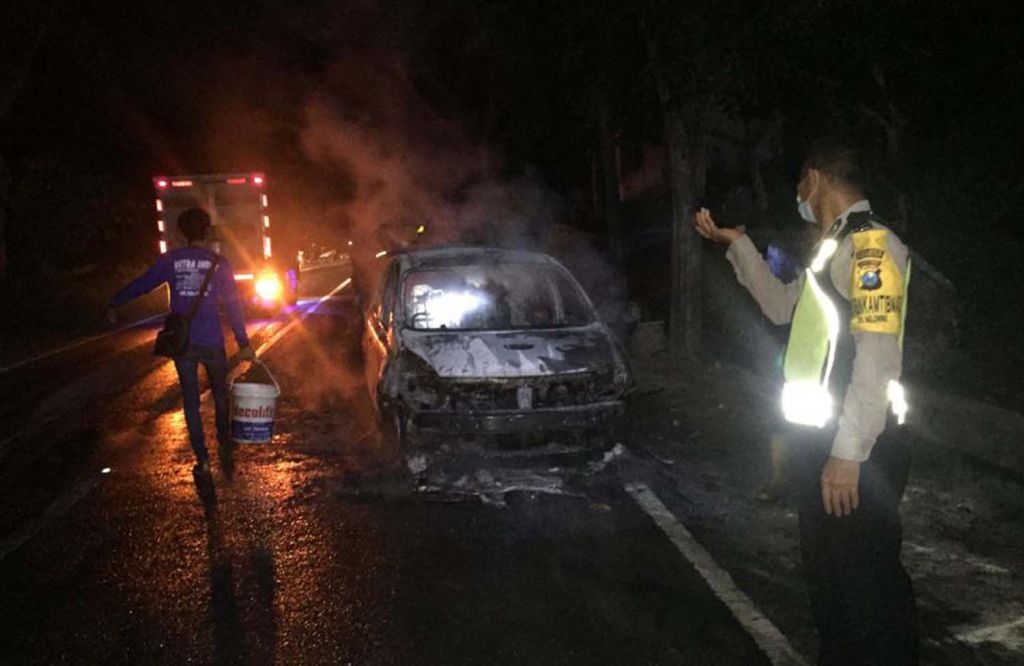 Mobil pikap hangus terbakar di Ponorogo 