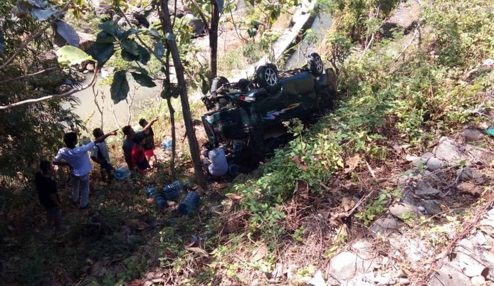 Mobil Carry terjun ke jurang di Ponorogo