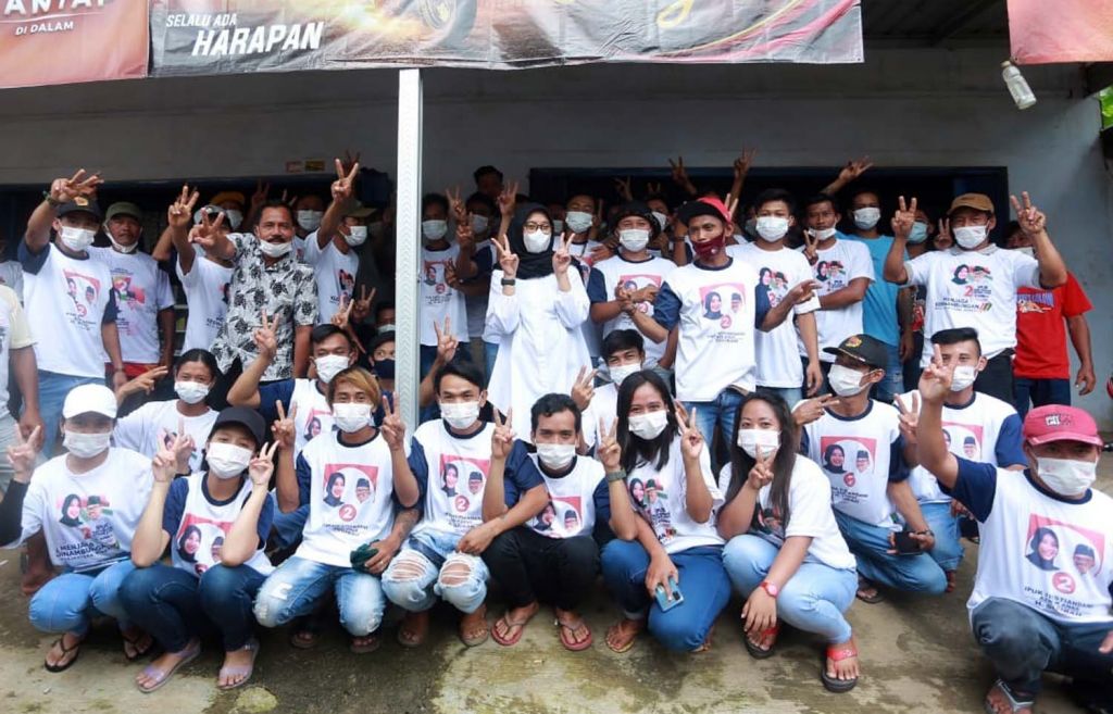 Kelompok pemuda yang tergabung dalam Brama Kumbara pendukung Ipuk-Sugirah