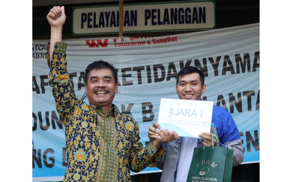 Mujiaman (kiri), calon wakil wali kota pendamping Calon Wali Kota Machfud Arifin di Pilwali Surabaya 2020