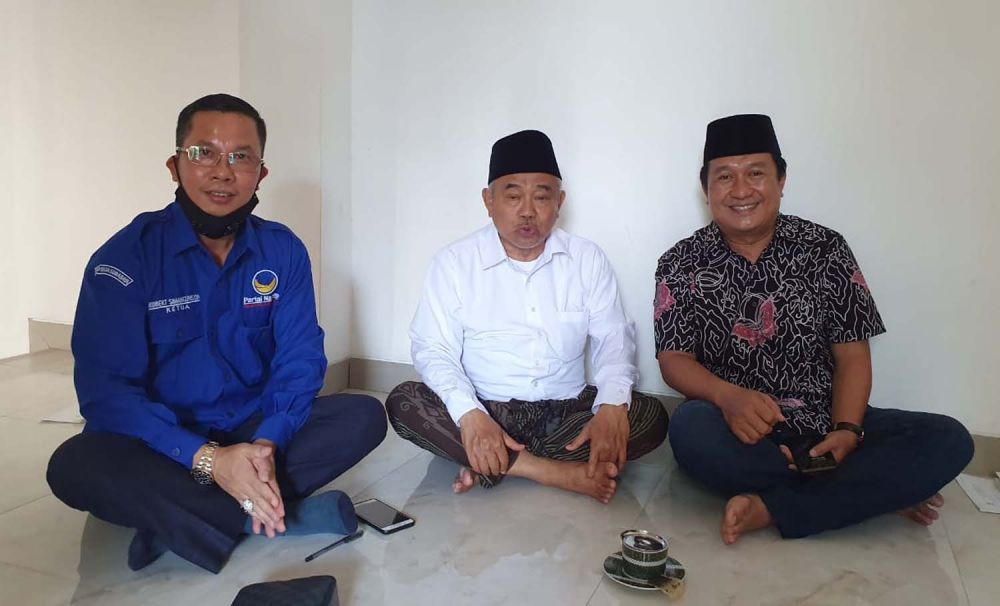 Ketua NasDem Surabaya Robert Simangunsong bersilaturahmi dengan KH. Asep Saifuddin Chalim