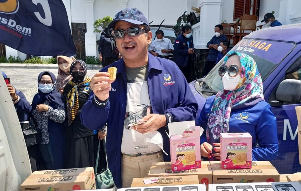 Anggota DPR RI dari NasDem Bagikan Biskuit ke Bumil dan Balita di Ponorogo