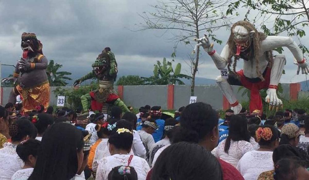 Upacara Tawur Agung Kesanga atau Pawai Ogoh-ogoh se Blitar Raya