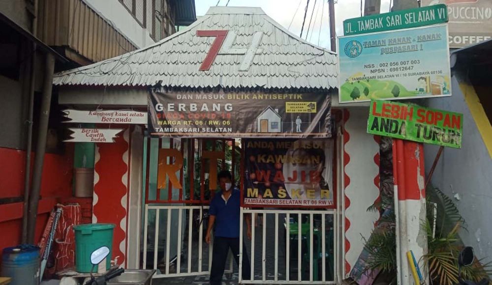 One gate system di Tambaksari Selatan Gang IV, Surabaya