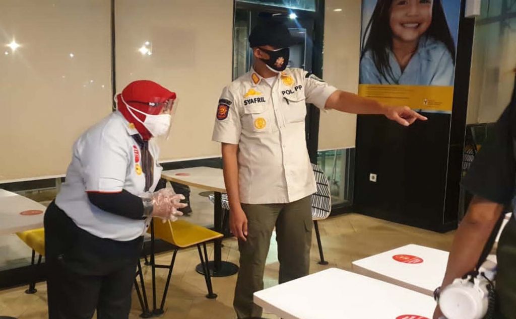 Salah satu kegiatan operasi yustisi PPKM di Jawa Timur