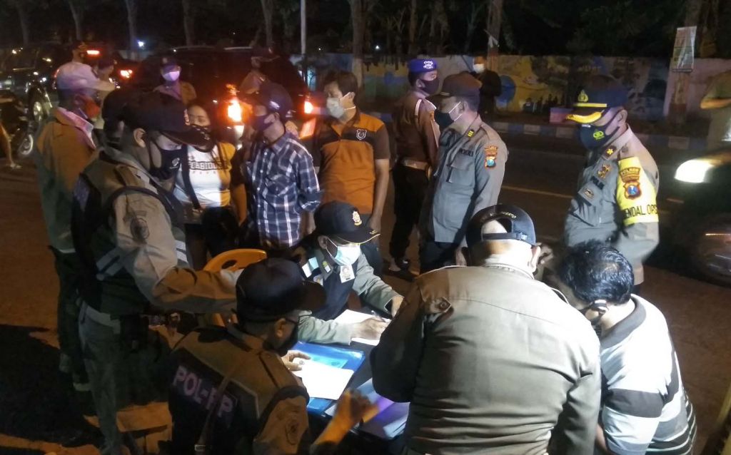 Operasi gabungan menindak sejumlah pelanggar protokol kesehatan di Kabupaten Mojokerto