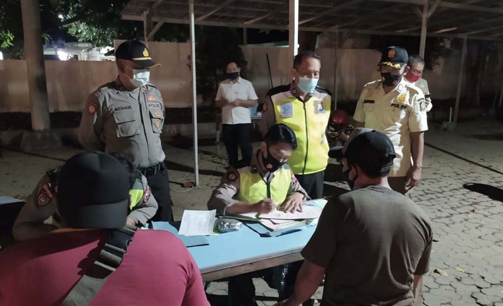 Operasi yustisi pelanggaran protokol kesehatan (prokes) di Banyuwangi