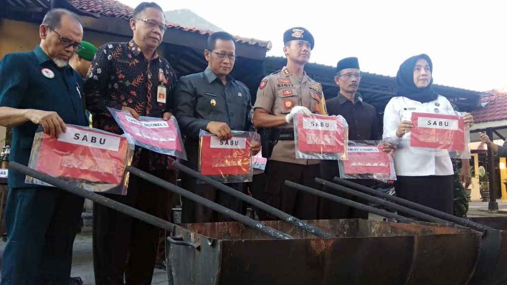 Beberapa barang bukti para pelaku yang ditangkap dipamerkan di Mapolres Mojokerto Kota 