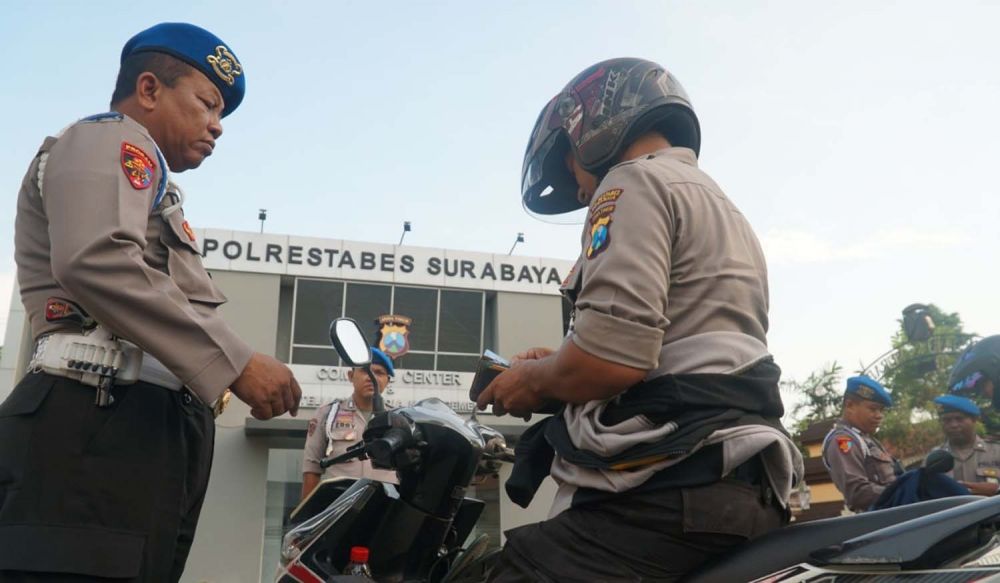 Foto: Melihat Operasi Penegakan Kedisiplinan di Mapolrestabes Surabaya