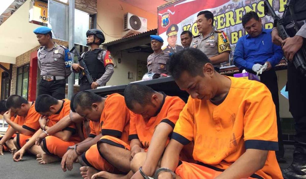 Para tersangka dan barang bukti digelar di Mapolres Blitar Kota