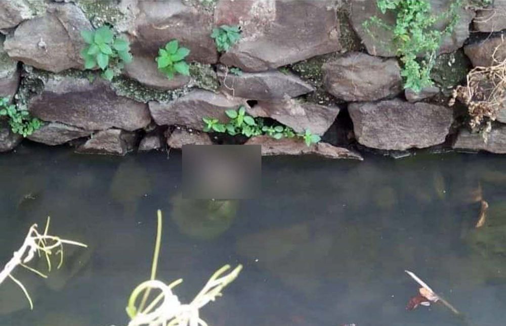 Orok bayi perempuan ditemukan di selokan di Sidoarjo