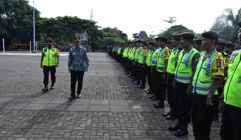 Apel siaga pengamanan Pilkades serentak di Alun-alun Trenggalek