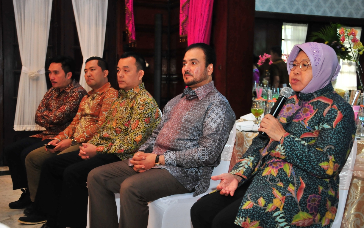 Wali Kota Risma saat bertemu investor Dubai dan pihak PP Properti/Foto: istimewa