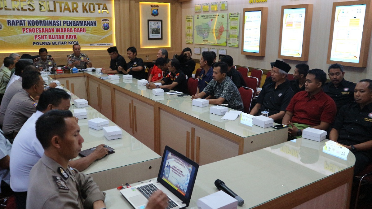 Rapat koordinasi yang digelar Polres Blitar dengan perguruan silat/CF Glorian