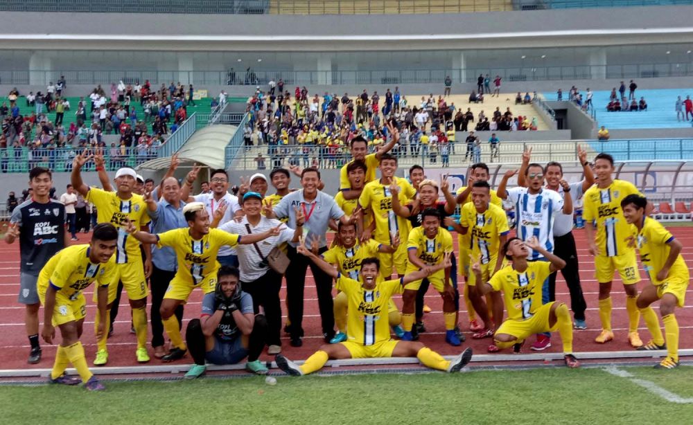 Putra Sinar Giri (PSG) Gresik lolos ke Liga 2 setelah jadi runner-up Grup Timur Babak 8 Besar Liga 3 Sepak Bola Nasional