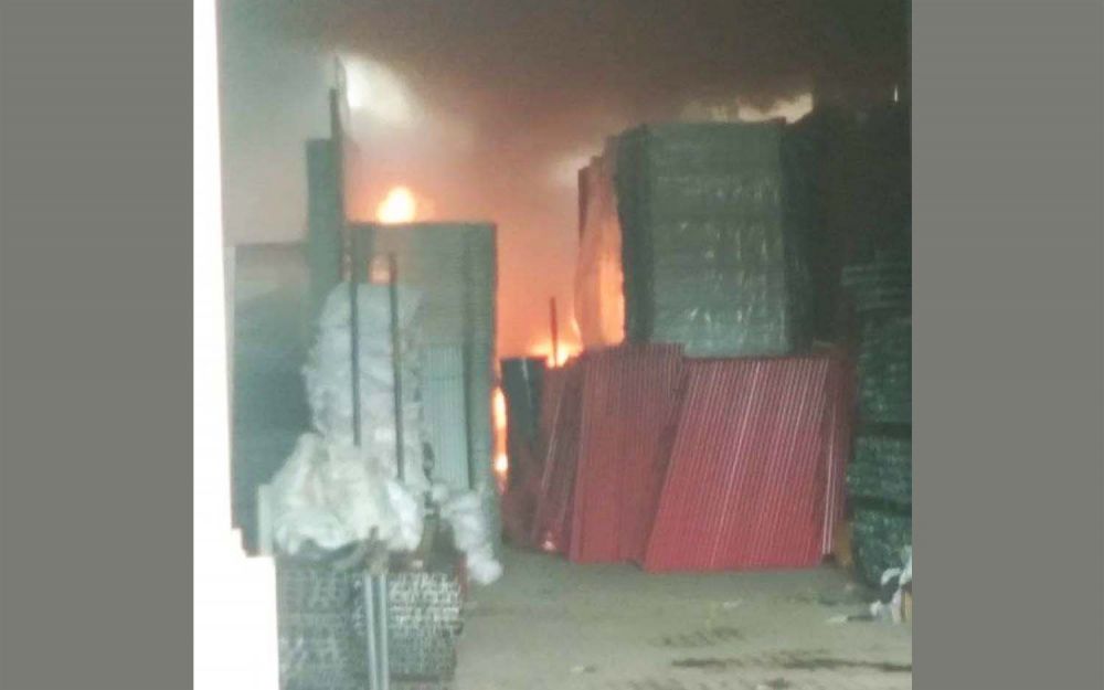Pabrik scaffolding di Sidoarjo yang terbakar