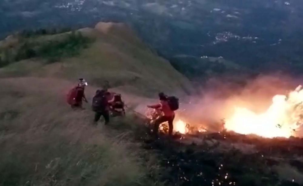 Padang Savana Terbakar, Jalur Pendakian Gunung Penanggungan Ditutup