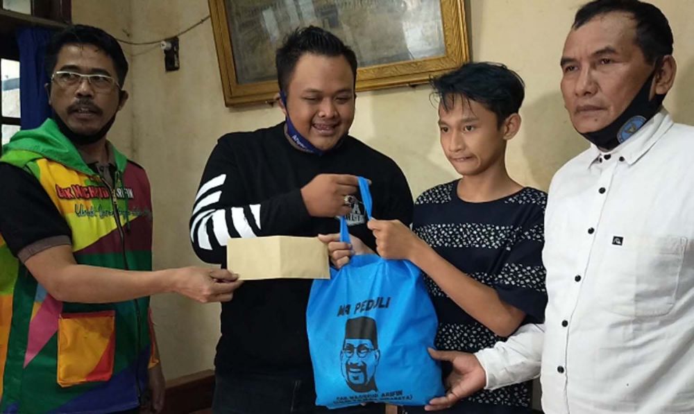Bantuan dari Cawali Surabaya Machfud Arifin diterima Noval, anak sulung Chamin