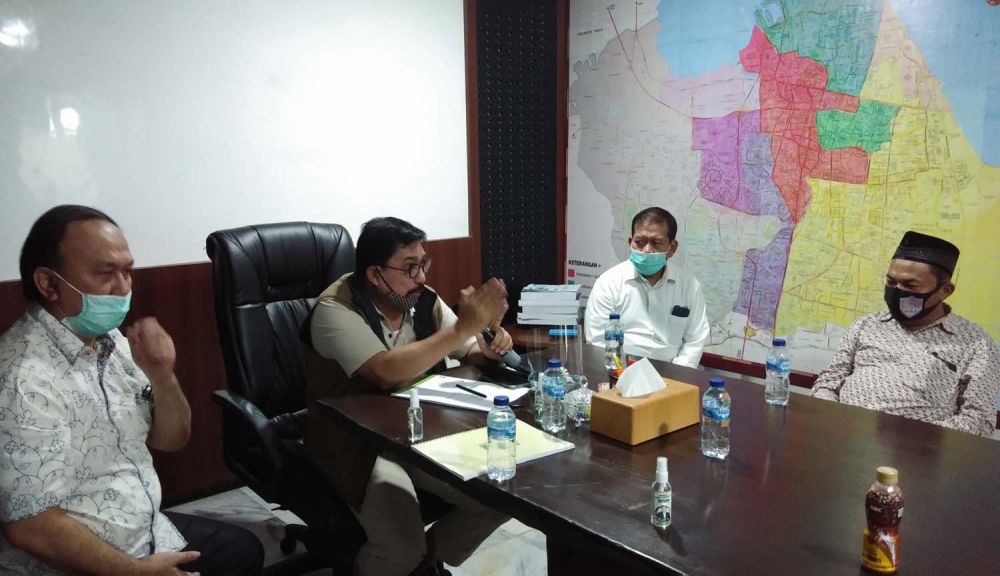 Machfud Arifin bersama perwakilan RW yang tergabung dalam Gerakan Relawan Machfud Arifin Sukses Wali Kota Surabaya (GERMAS)