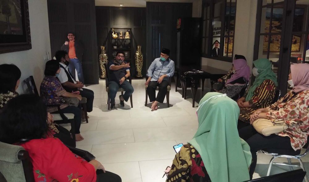 Machfud Arifin saat bersilaturahmi dengan perwakilan komunitas guru TK di Surabaya di kediamannya