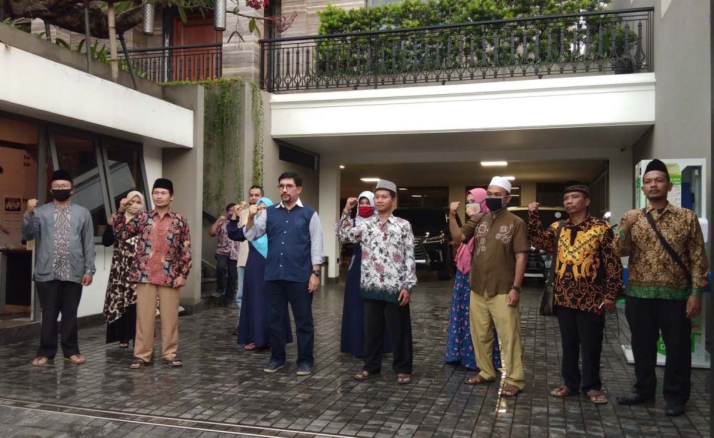 Machfud Arifin bersama Perwakilan Forum Komunikasi Taman Pendidikan Al Quran se Kecamatan Sambikerep, Surabaya