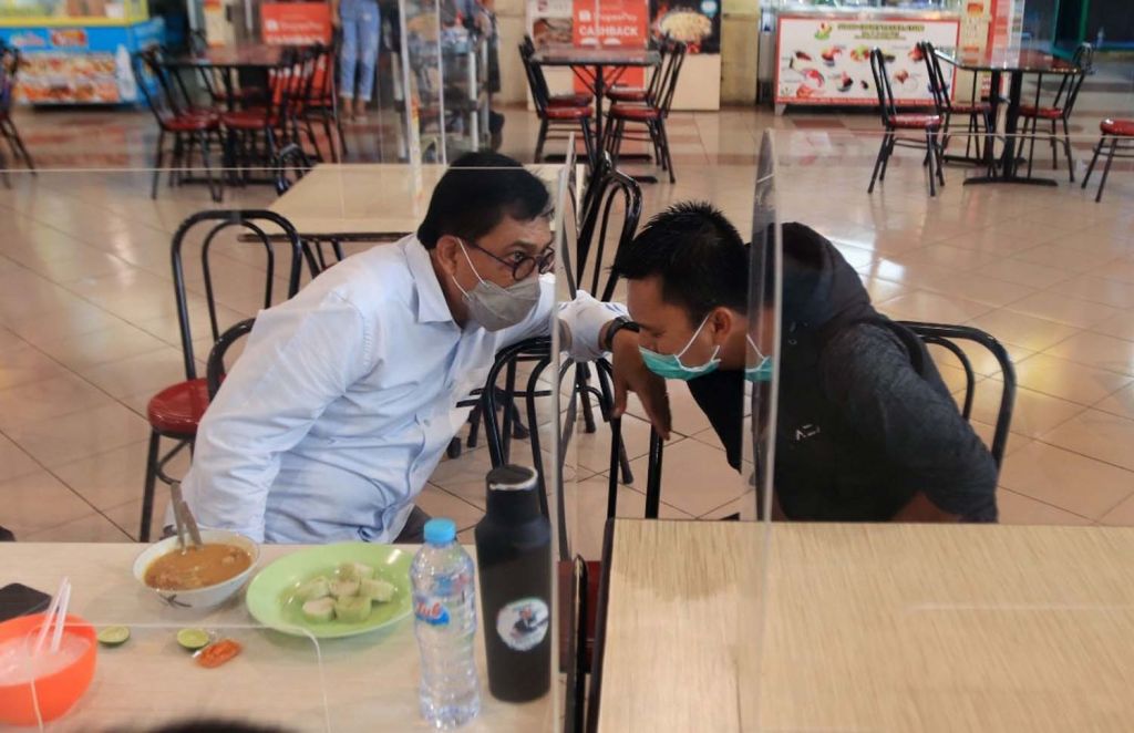 Momen Machfud Arifin Menikmati Makan Siang Bareng Presiden Persebaya