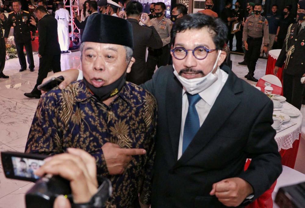 Kusnadi dan Machfud Arifin saat sama-sama menjadi tamu undangan Peringatan Hari Bhayangkara ke-74 di Mapolda Jatim