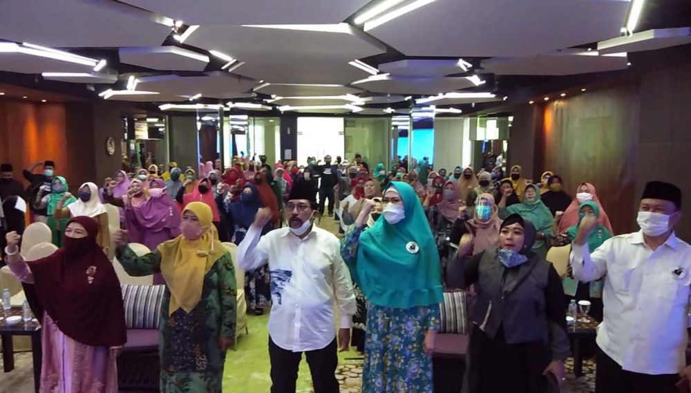 Muslimat NU se Surabaya saat bersilaturahmi dengan Cawali Machfud Arifin