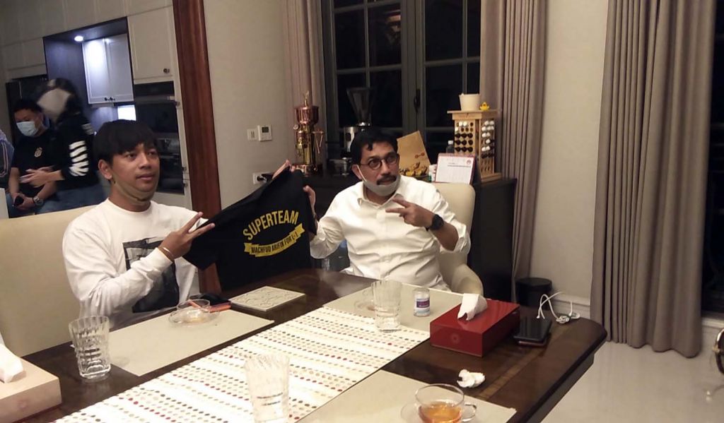 Rian d'Masiv saat bersilaturahmi ke kediaman Cawali Surabaya Machfud Arifin 