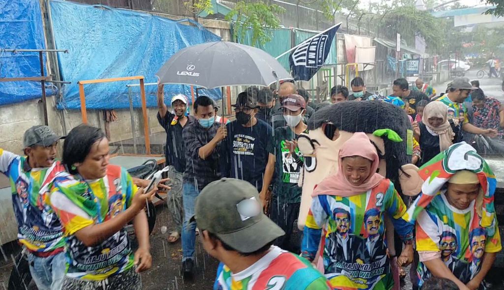 Disambut Meriah Warga di Tengah Hujan, MA Rasakan Atmosfer Kemenangan