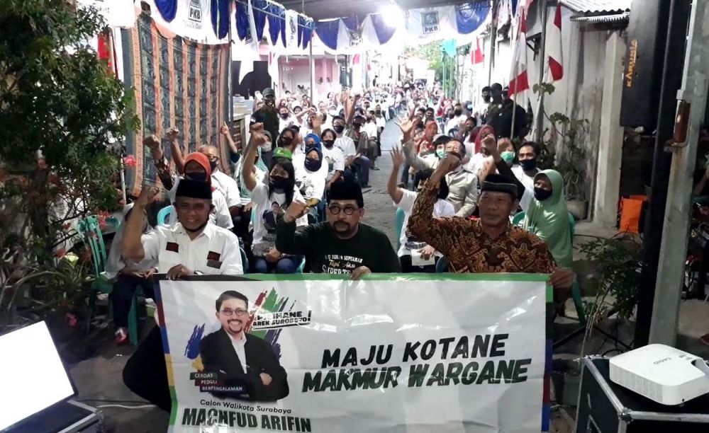 Cawali Surabaya Machfud Arifin bersama warga Kampung Setro III, Gading, Tambaksari 