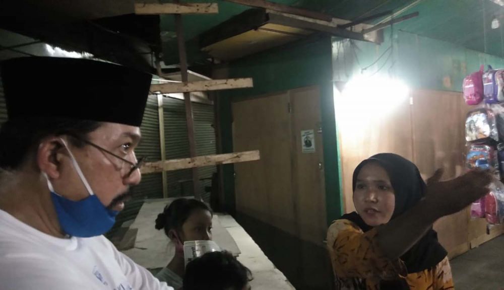 Calon Wali Kota Surabaya Irjen Pol (Purn) Machfud Arifin saat blusukan di Pasar Blauran